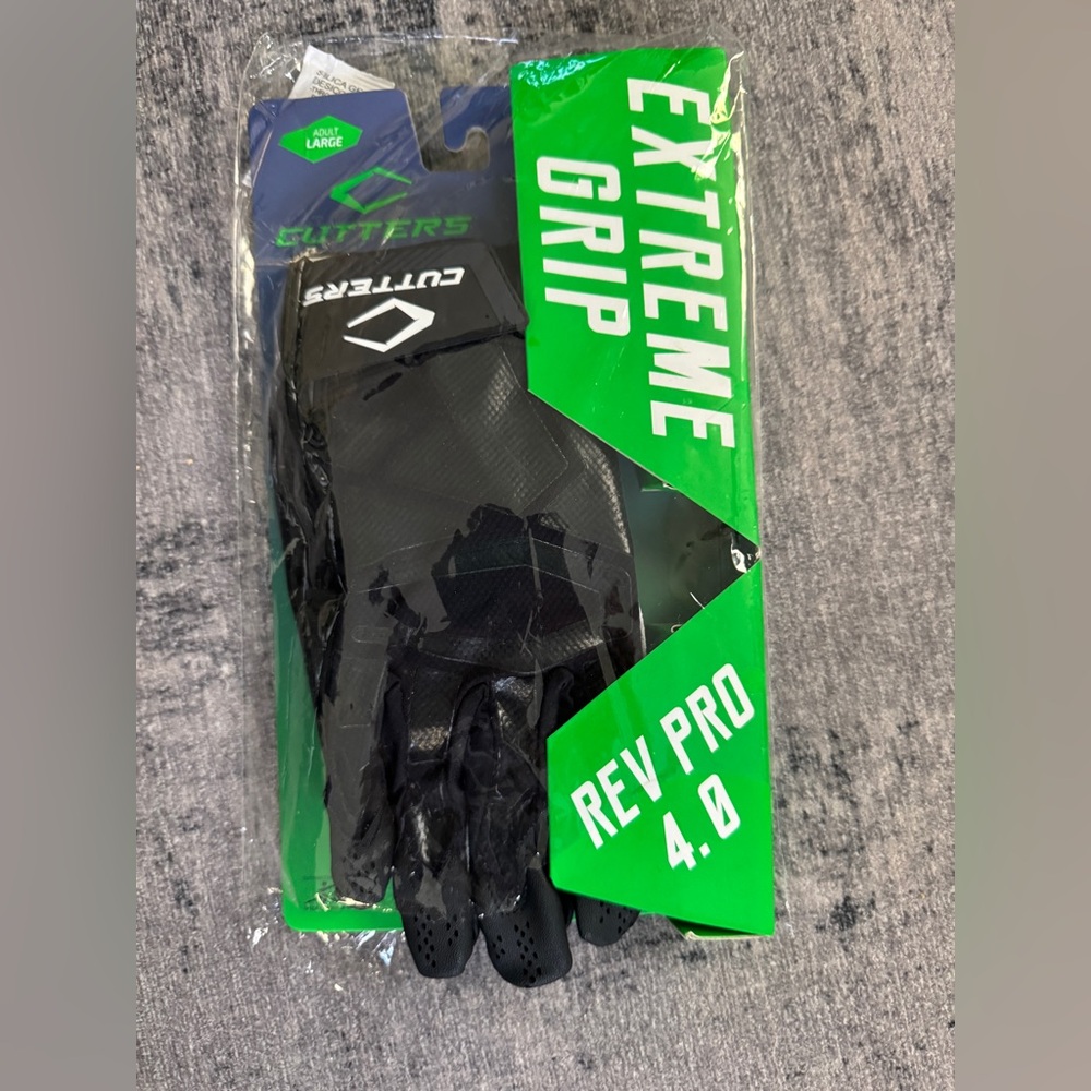 Cutters Extreme Grip Gloves 4.0 for football receivers men’s large in black